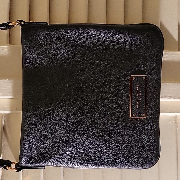 Marc Jacobs Handbags - Marc Jacobs Crossbody